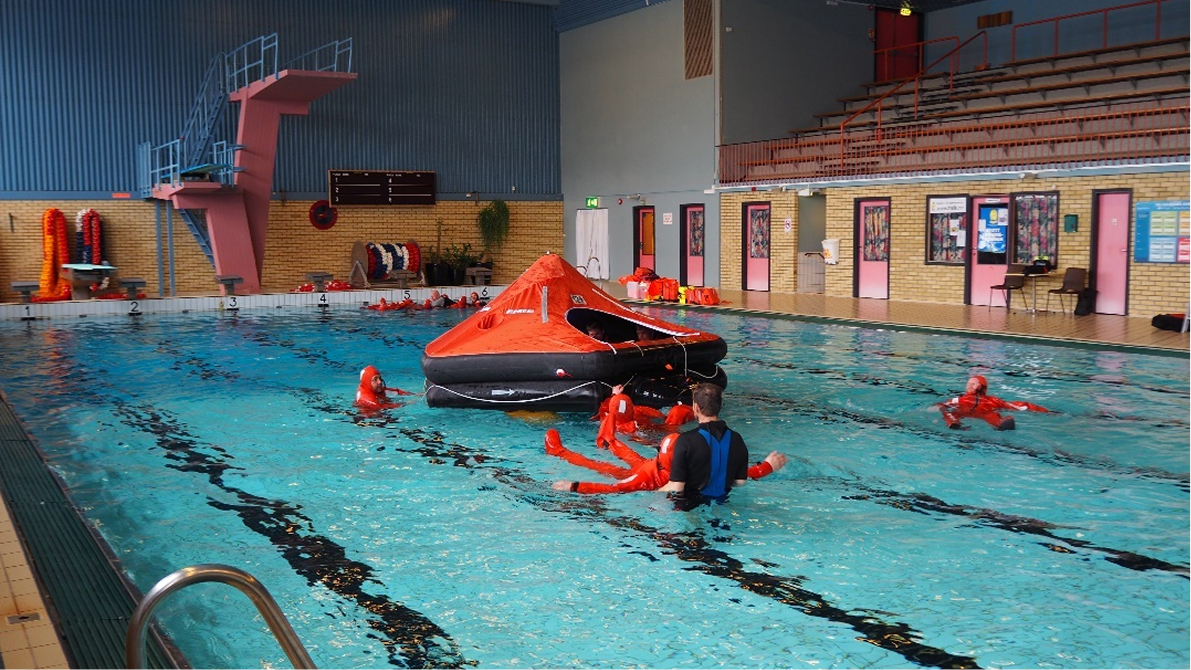 lifeboat-training-in-swimming-pool