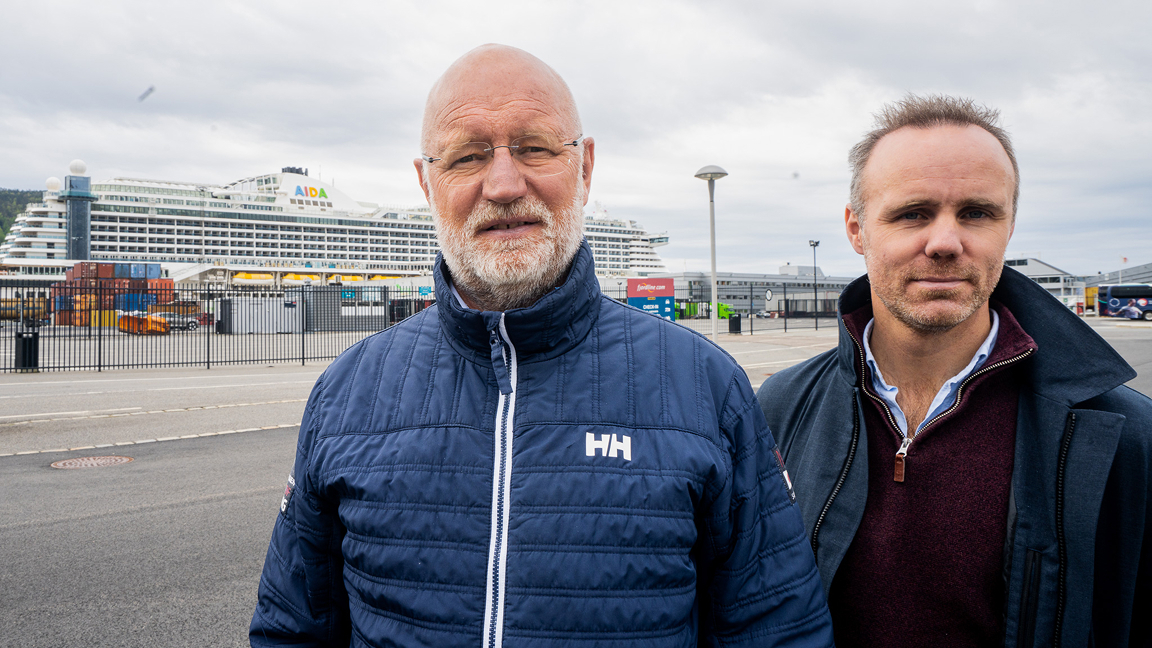 ocomp-employees-at-port