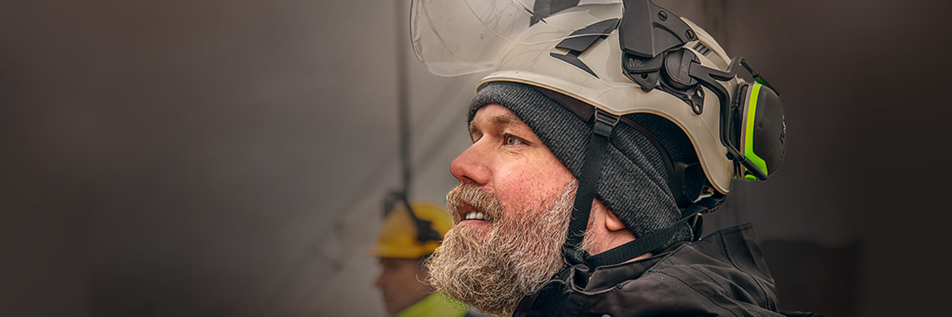 worker-wearing-safety-helmet